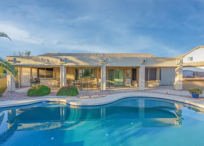 Holiday home Luxe Pool Bbq & Backyard Paradise *