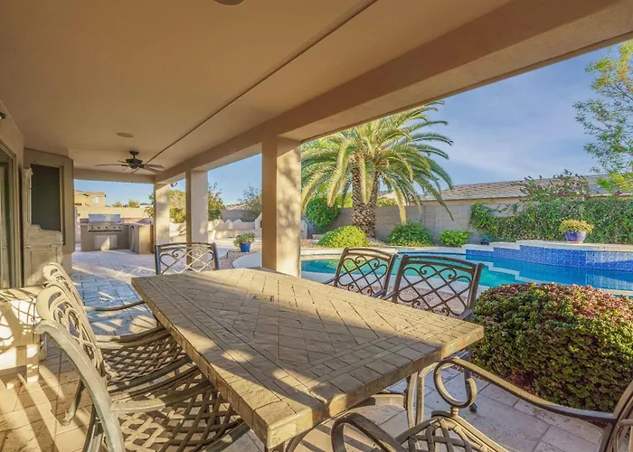 Holiday home Luxe Pool Bbq & Backyard Paradise